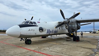 Ан-26-100 а/к ИрАэро | Рейс Якутск  Ленск | Ледоход на реке Лена