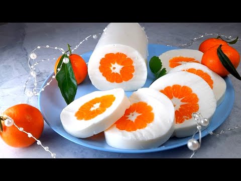 Десерт на новый год без выпечки с мандаринами. Мандарины в снегу десерт. Новогодний десерт с мандаринами. Торт из мандаринов желе с желатином. Мандарины в желе в бутылке сметанном пластиковой.