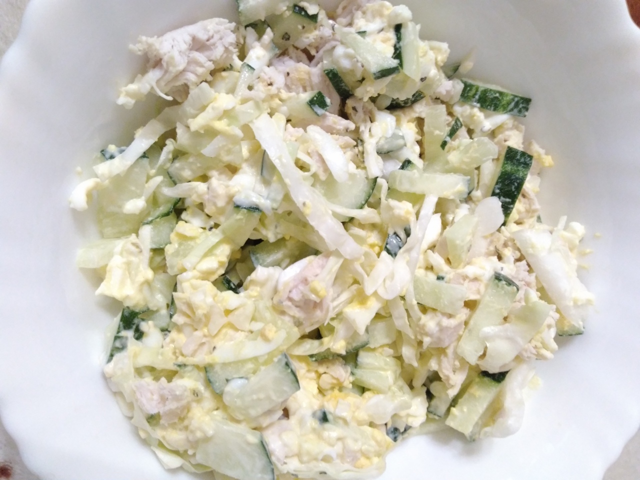Салат с отварной грудинкой