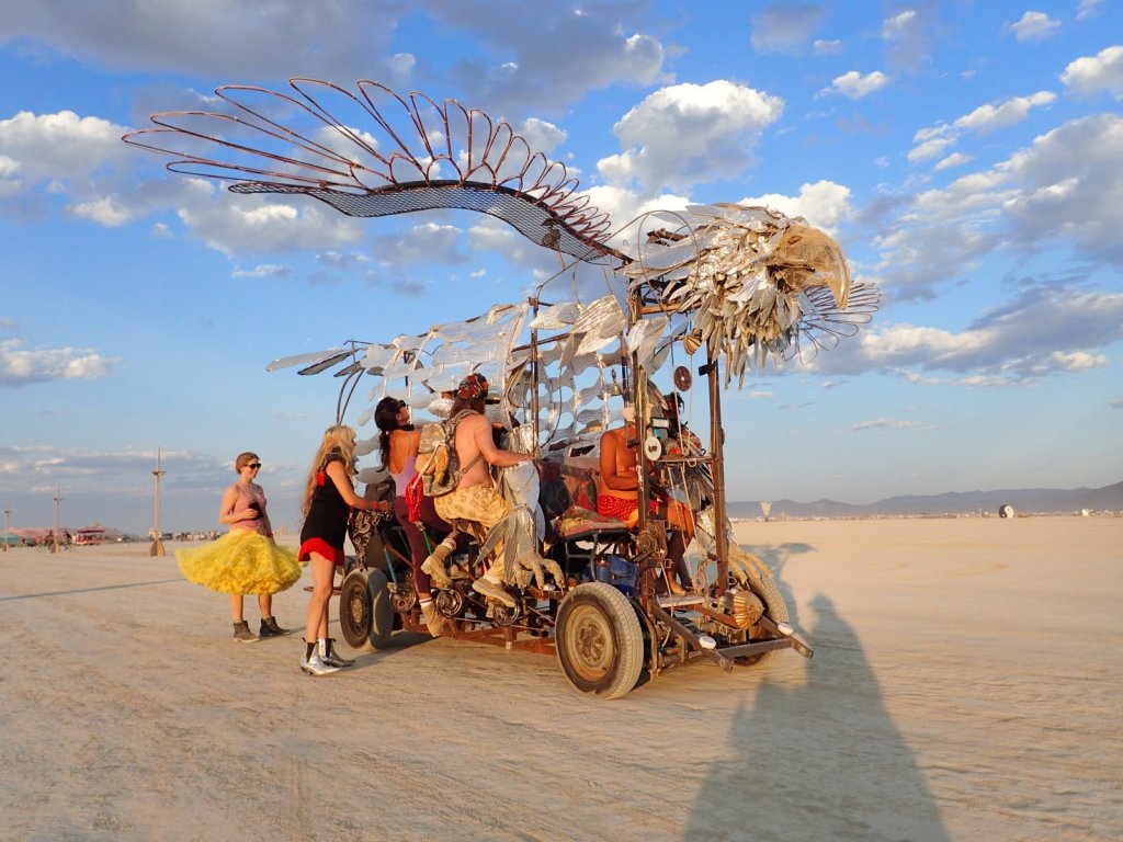 Фестиваль самовыражения BURNING MAN ежегодно проходит в...