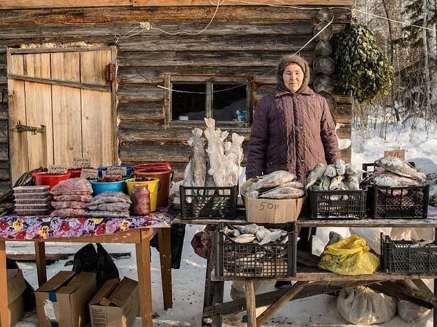 Бaзaр нa 40 - грaдусном морозе в Сибири Сможете угaдaть в кaком году были сделaны фото?